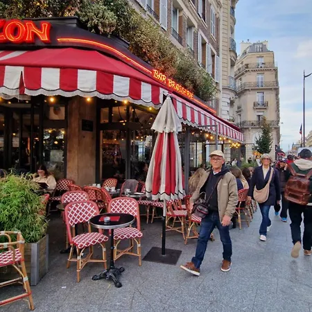 Gare Montparnasse 1 minute, awesome&paceful place , 5 minute Eiffel tour&Louvre meusm center,saint germain des prés